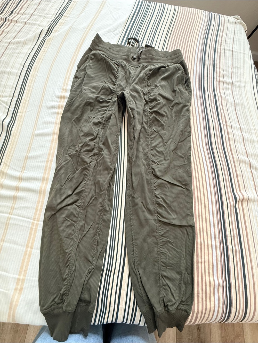 Lululemon olive green dance joggers